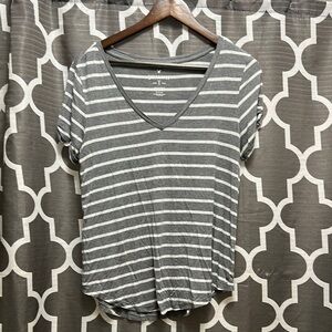 American Eagle Outfitters White and Blue Short Sleeve T-Shirt